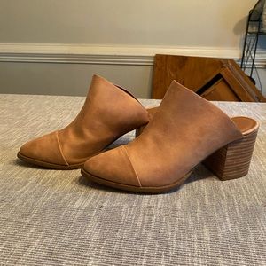 Report 8.5 cute tan suede leather booties!!